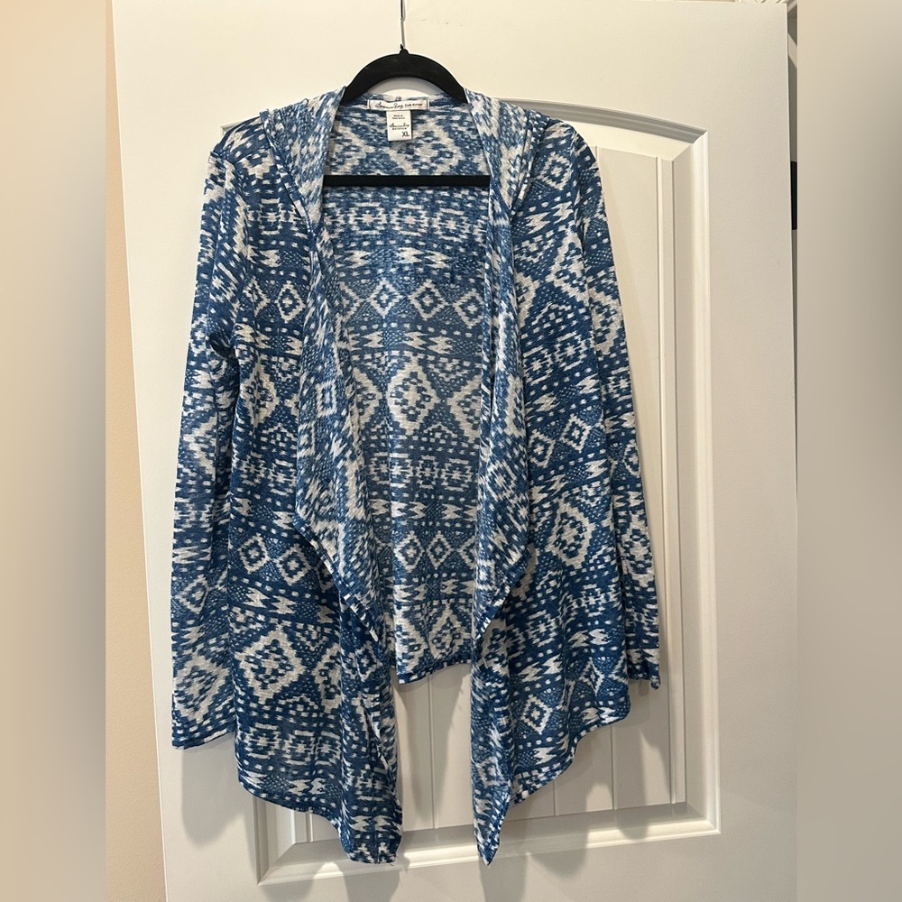 AMERICAN RAG WOMEN’S SOUTHWEST PRINT HOODED LIGHTWEIGHT JACKET. SIZE X-LARGE.